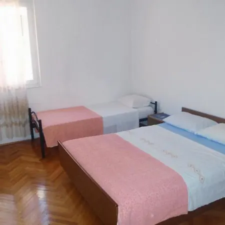 2737d * Duće